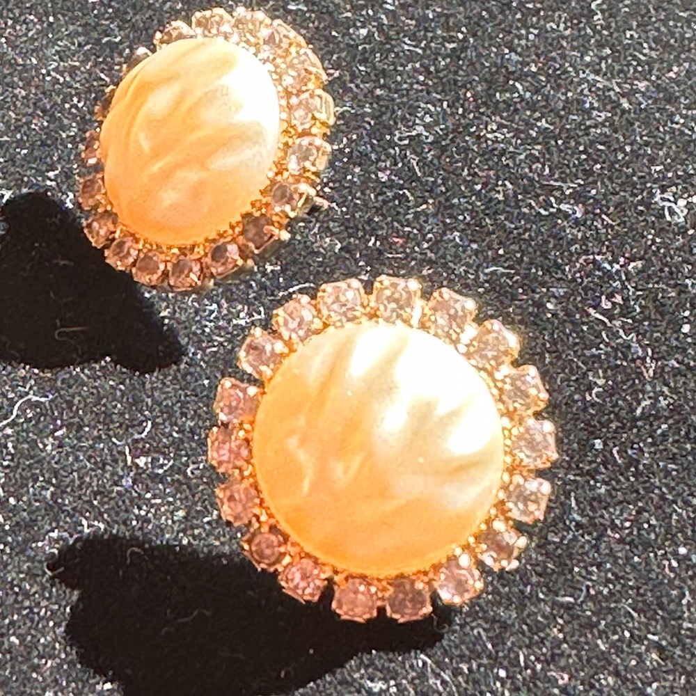 ❤️🌹textured pearl and blue sapphire pierced earrings. Perfect condition*